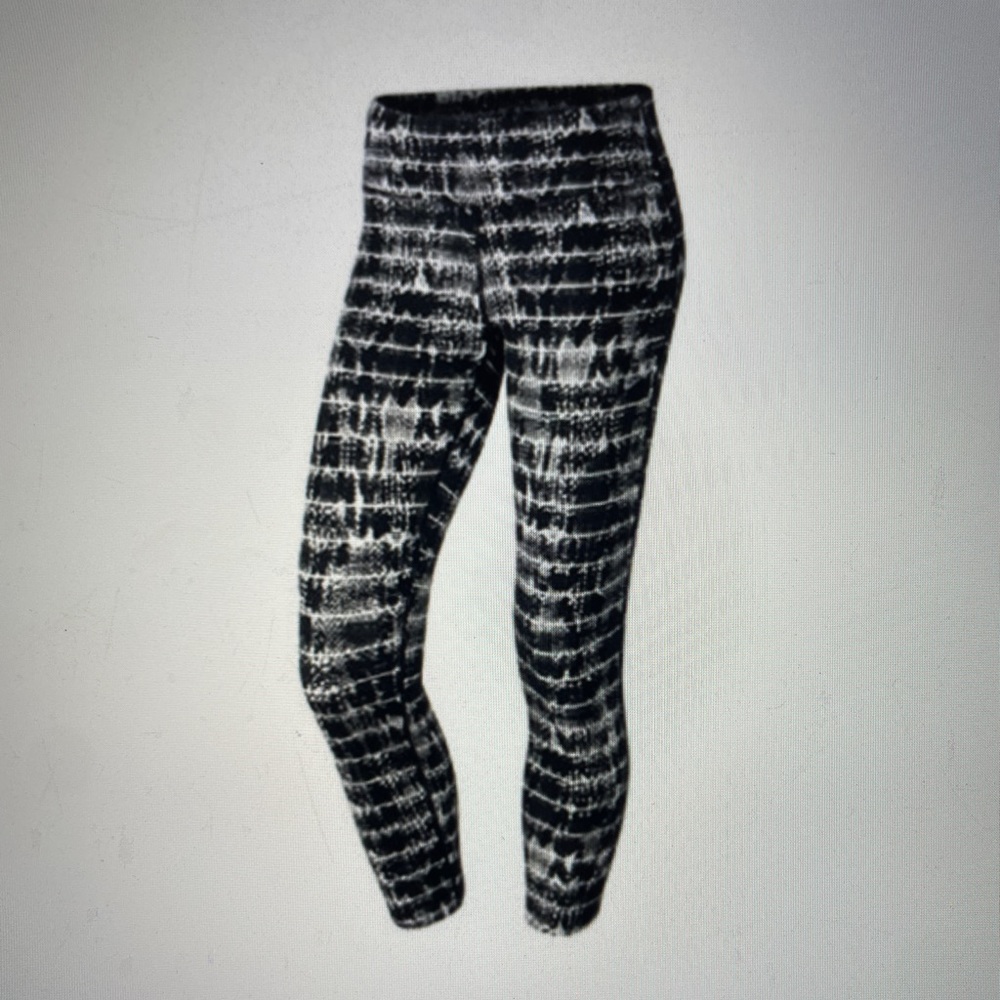 EUC Nike Dri-Fit Lotus Epic Run Tight Fit  Crop Length Leggings Size M